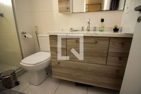 Apartamento à venda com 75m², 3 quartos e 2 vagas Apartamento à venda com 75m², 3 quartos e 2 vagasBanheiro da Suíte