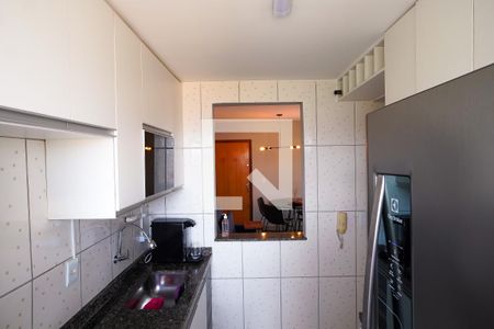 Cozinha de apartamento para alugar com 2 quartos, 60m² em Heliópolis, Belo Horizonte