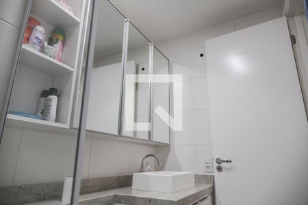 Banheiro de kitnet/studio para alugar com 1 quarto, 28m² em Vila das Belezas, São Paulo