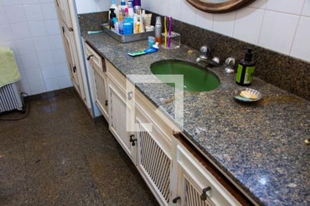 Casa para alugar com 1243m², 4 quartos e 5 vagasBanheiro