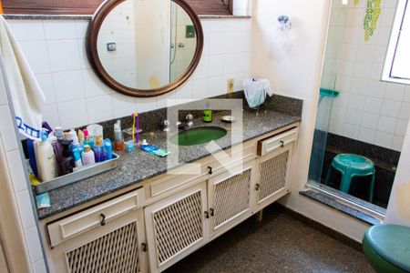 Casa para alugar com 1243m², 4 quartos e 5 vagasBanheiro