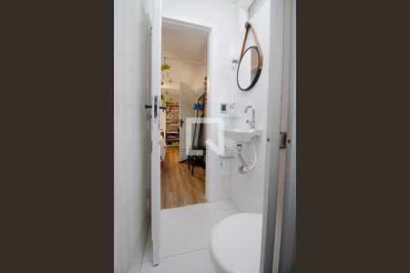 Casa à venda com 200m², 4 quartos e 2 vagas Casa à venda com 200m², 4 quartos e 2 vagasBanheiro de serviço