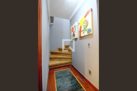 Escada de casa à venda com 4 quartos, 200m² em Jardim Taboão, São Paulo