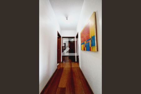 Casa à venda com 287m², 4 quartos e 2 vagasCorredor