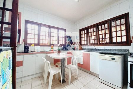 Casa à venda com 287m², 4 quartos e 2 vagasCozinha