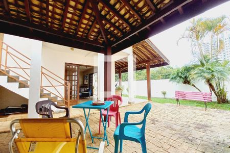 Casa à venda com 287m², 4 quartos e 2 vagasÁrea comum - Churrasqueira