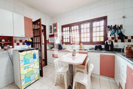 Casa à venda com 287m², 4 quartos e 2 vagasCozinha