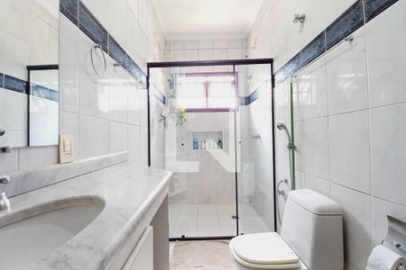 Casa à venda com 287m², 4 quartos e 2 vagasBanheiro da Suíte