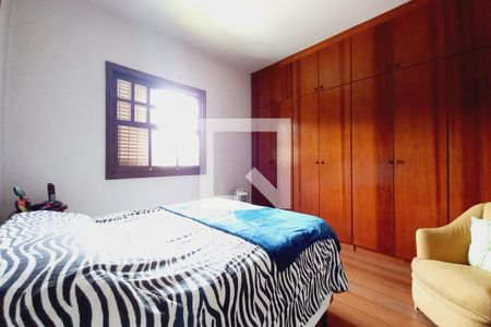 Casa à venda com 287m², 4 quartos e 2 vagasSuíte