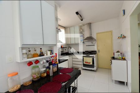Apartamento à venda com 190m², 5 quartos e 2 vagasCozinha