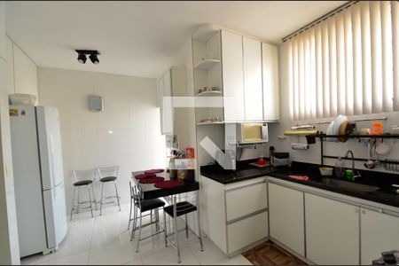 Apartamento à venda com 190m², 5 quartos e 2 vagasCozinha