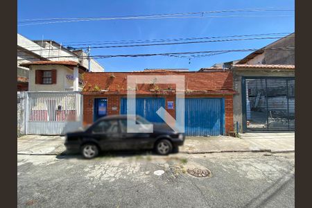 Casa à venda com 240m², 7 quartos e 2 vagas Casa à venda com 240m², 7 quartos e 2 vagasFachada