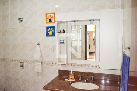 Casa à venda com 750m², 3 quartos e 4 vagasBanheiro Social