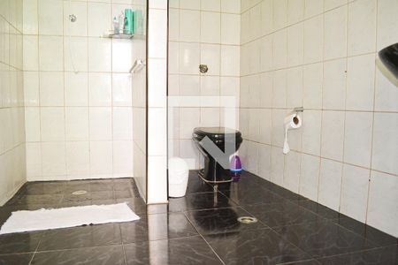 Casa à venda com 750m², 3 quartos e 4 vagasBanheiro casa 2