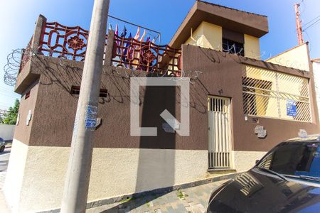Casa à venda com 220m², 3 quartos e 5 vagasFachada
