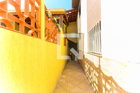 Casa à venda com 220m², 3 quartos e 5 vagasCorredor