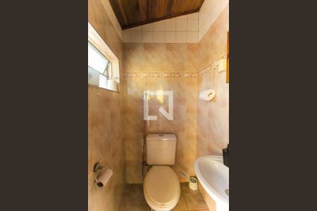 Casa à venda com 220m², 3 quartos e 5 vagasBanheiro de Serviço