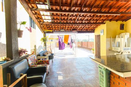 Casa à venda com 220m², 3 quartos e 5 vagasChurrasqueira