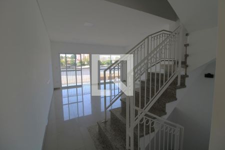 Escada de casa à venda com 3 quartos, 229m² em Vila Anhanguera, São Paulo