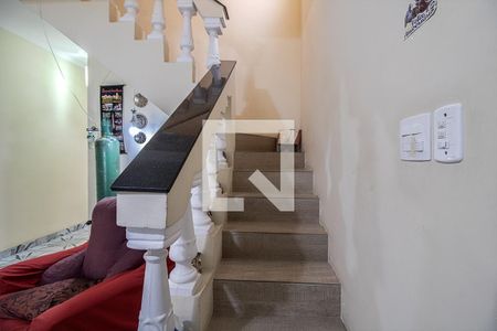 acesso andar superior de casa à venda com 4 quartos, 119m² em Parque Fongaro, São Paulo