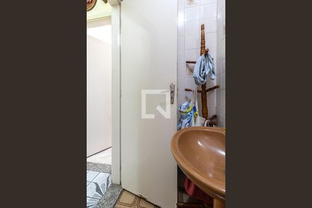 lavabo_4 de casa à venda com 4 quartos, 119m² em Parque Fongaro, São Paulo