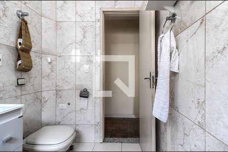 Casa à venda com 119m², 4 quartos e 2 vagasbanheiro social_3