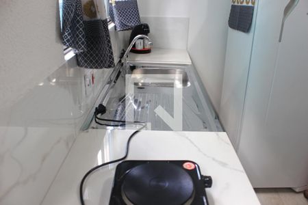 Pia/cozinha de kitnet/studio para alugar com 1 quarto, 27m² em Jardim Santa Edwirges, Guarulhos
