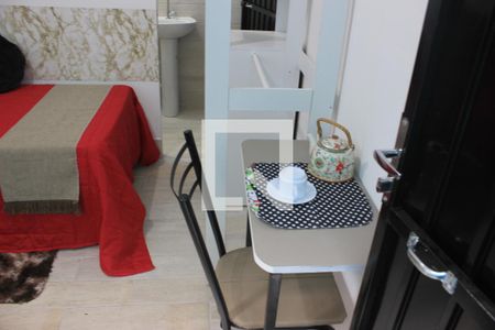 Cozinha de kitnet/studio para alugar com 1 quarto, 27m² em Jardim Santa Edwirges, Guarulhos