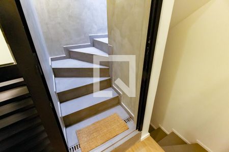 Casa de condomínio à venda com 112m², 2 quartos e 2 vagasEscadas