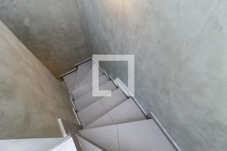 Casa de condomínio à venda com 112m², 2 quartos e 2 vagasEscadas