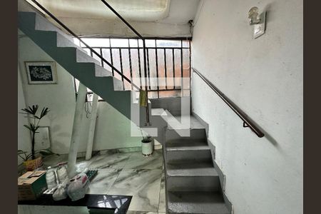 Casa para alugar com 100m², 3 quartos e sem vagaEscada