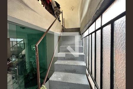 Casa para alugar com 100m², 3 quartos e sem vagaEscada