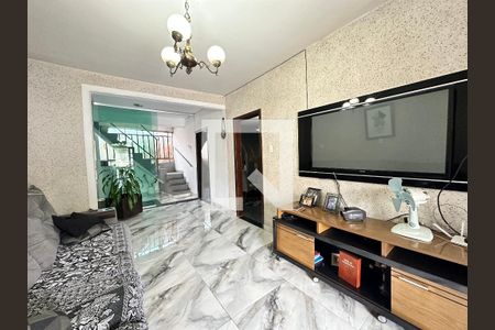Sala de casa para alugar com 3 quartos, 100m² em Cachoeirinha, Belo Horizonte