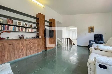 Casa à venda com 546m², 4 quartos e 5 vagasSala