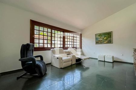 Casa à venda com 546m², 4 quartos e 5 vagasSala