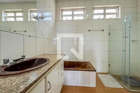 Casa à venda com 546m², 4 quartos e 5 vagasBanheiro Social