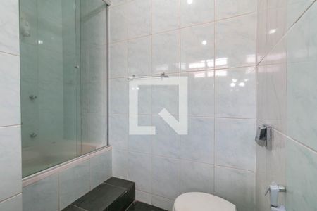 Casa à venda com 546m², 4 quartos e 5 vagasBanheiro da Suíte 2