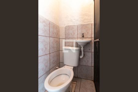 Banheiro de casa para alugar com 2 quartos, 45m² em Vila Taquari, São Paulo