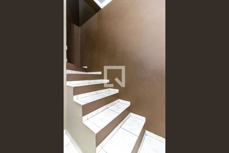 Casa para alugar com 260m², 6 quartos e 2 vagasEscada