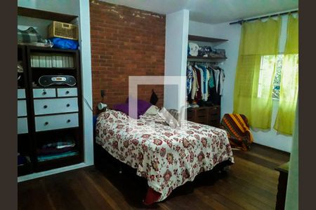 Casa à venda com 250m², 3 quartos e 2 vagasEDICULA FUNDO