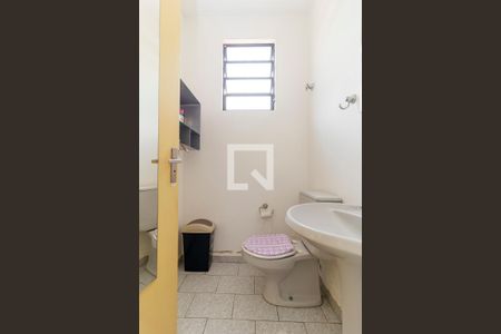 Casa à venda com 173m², 4 quartos e 2 vagasBanheiro 2