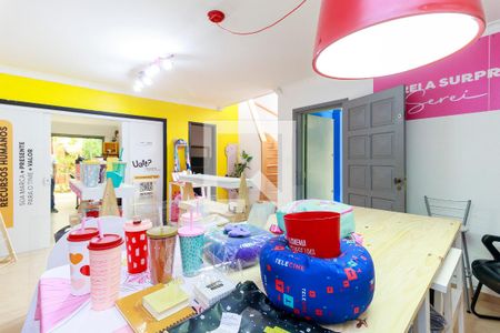 Casa à venda com 173m², 4 quartos e 2 vagasSala