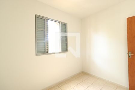 Quarto 1 de apartamento para alugar com 2 quartos, 40m² em Laranjeiras, Uberlândia