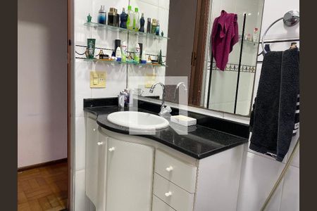 Casa à venda com 143m², 3 quartos e 2 vagasBanheiro 