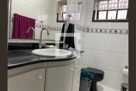 Casa à venda com 143m², 3 quartos e 2 vagasBanheiro 
