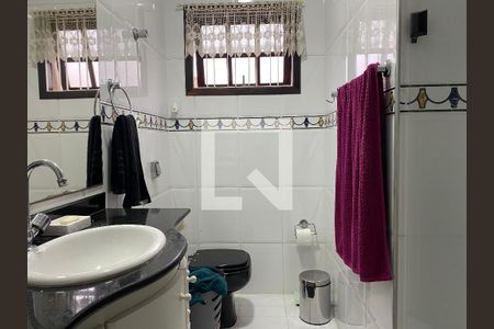 Casa à venda com 143m², 3 quartos e 2 vagasBanheiro 