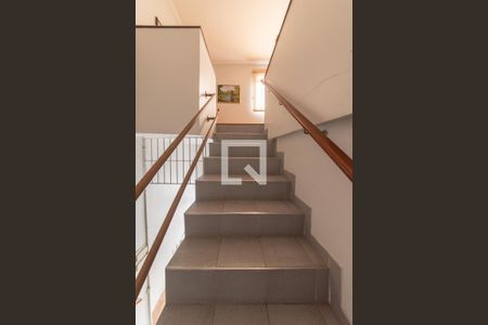 Casa à venda com 100m², 3 quartos e 1 vagaEscada de Entrada