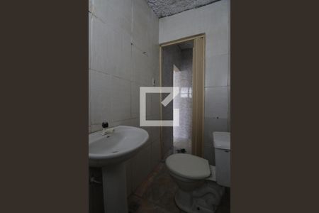 Banheiro de casa para alugar com 1 quarto, 48m² em Antonina, São Gonçalo