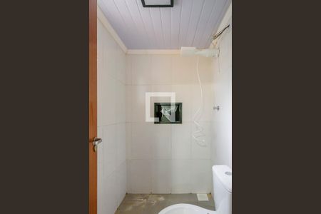 Banheiro de kitnet/studio para alugar com 0 quarto, 27m² em Aberta dos Morros, Porto Alegre