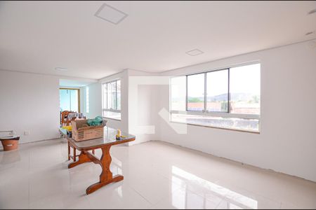 Sala de casa à venda com 4 quartos, 262m² em Camboinhas, Niterói